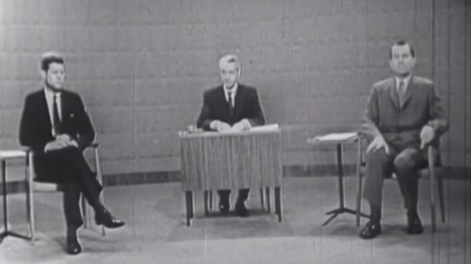 John F. Kennedy a Richard Nixon v prezidentské debatě.